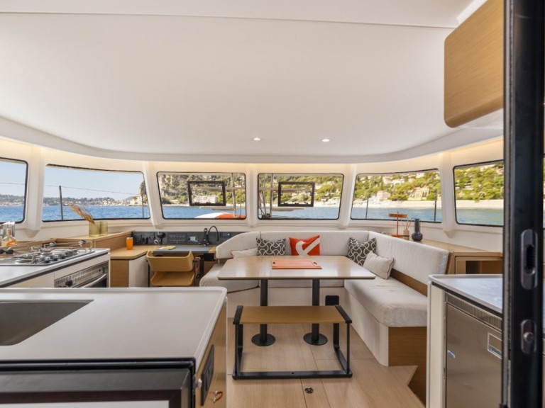 Excess Excess 13 - 4 + 1 cab. a louer à Zaton