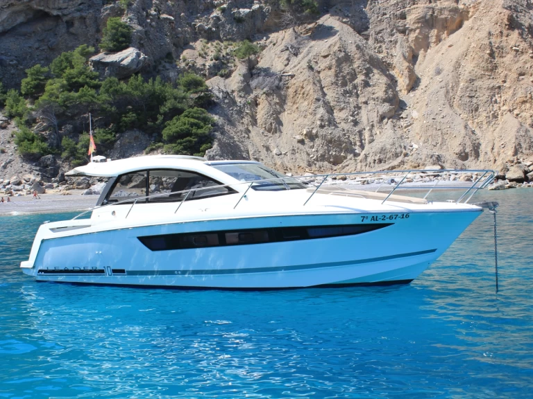 Location Bateau à moteur Jeanneau avec permis