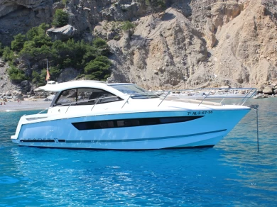 Bareboat Rental Motorboat Jeanneau with a boat licence