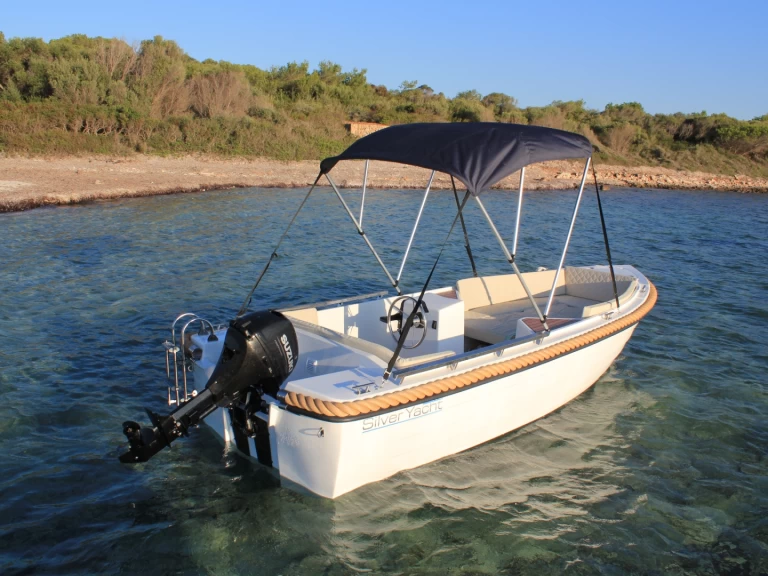 Bateau à moteur à louer à Can Picafort au meilleur prix