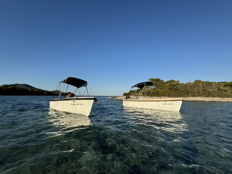 Location Bateau à moteur Silver avec permis