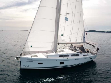 Sailboat for rent Hyères at the best price