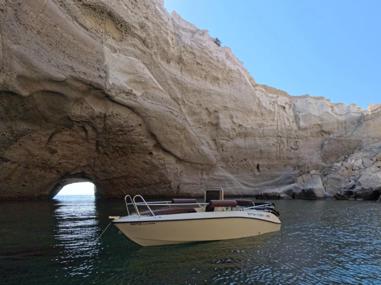 Location bateau Mílos pas cher COBRA 495