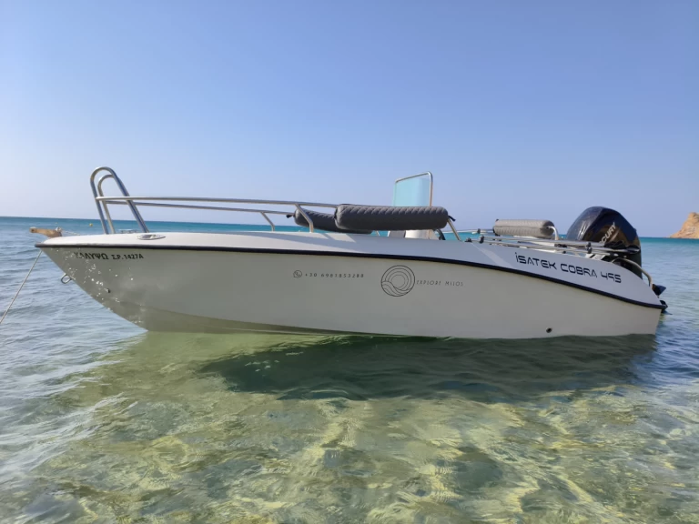 Location Bateau à moteur à Mílos - Isatek Cobra 495