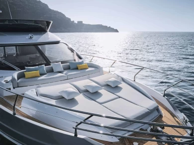 Noleggio Yacht di lusso Azimut con patente nautica