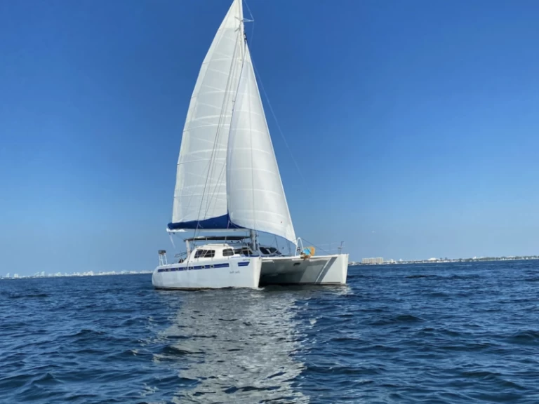 Location à Miami - Custom Custom Amarante sur SamBoat