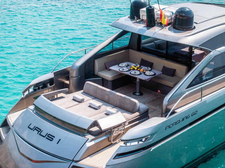 Location Yacht Pershing avec permis