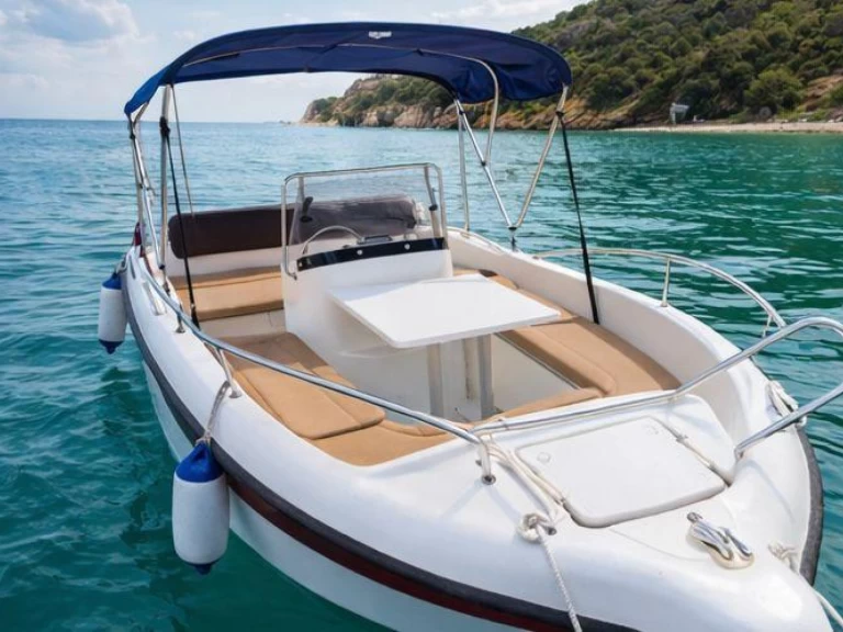 Location Bateau à moteur Mareti avec permis