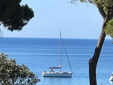 Barca a vela a noleggio a Santa-Maria-Poggio al miglior prezzo