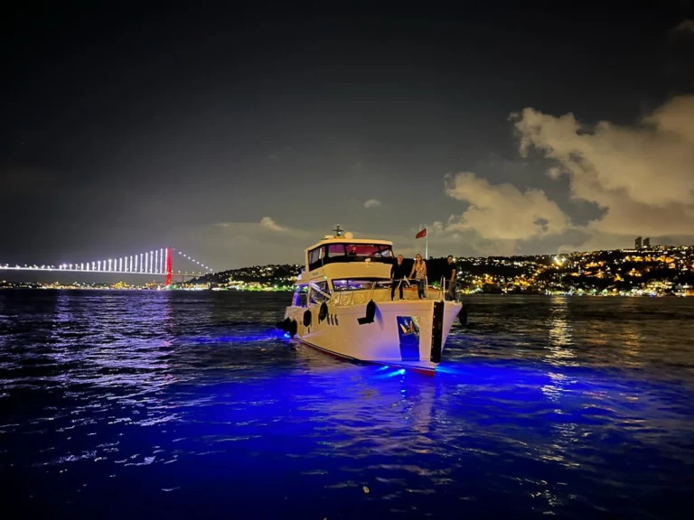 Louez un  Motoryacht à İstanbul