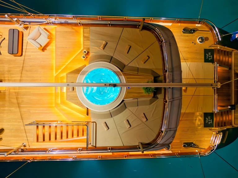  Luxury Motor Sailer M a louer à Split