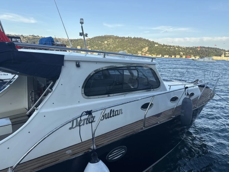 Louer Bateau à moteur avec ou sans skipper  à İstanbul