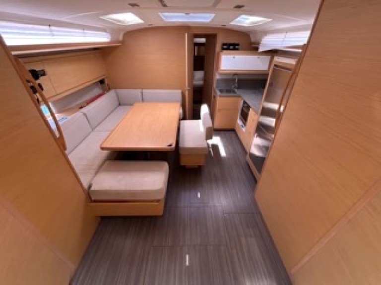 Location bateau Olbia pas cher Dufour 470