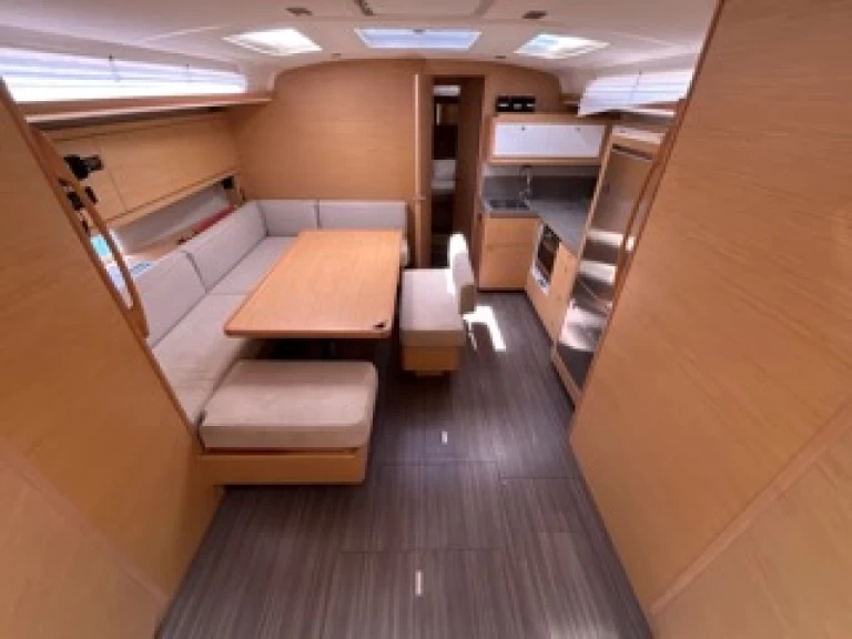 Location bateau Olbia pas cher Dufour 470