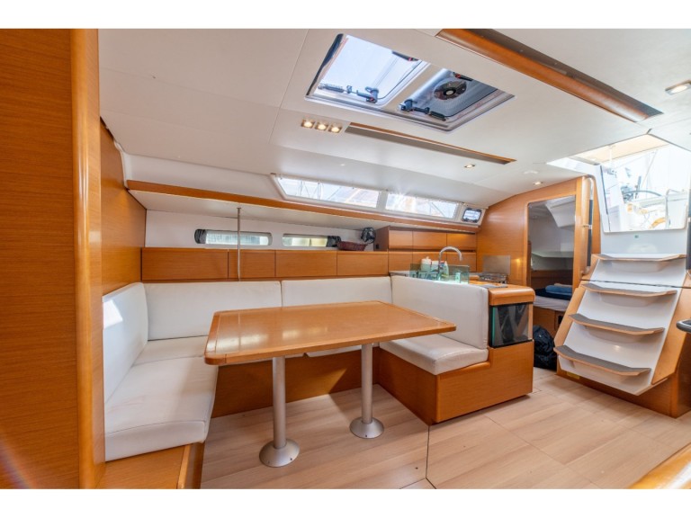 Louer Voilier avec ou sans skipper Jeanneau à Álimos