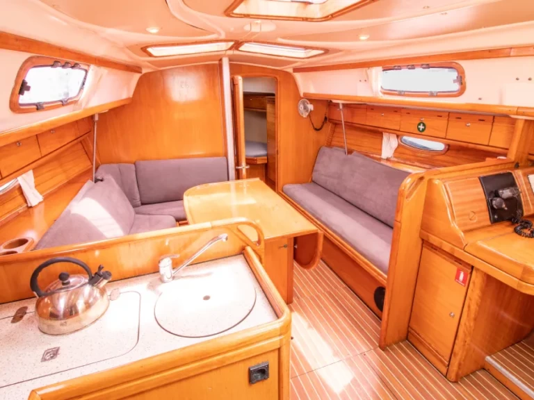 Louer Voilier avec ou sans skipper Bavaria à Nikiána