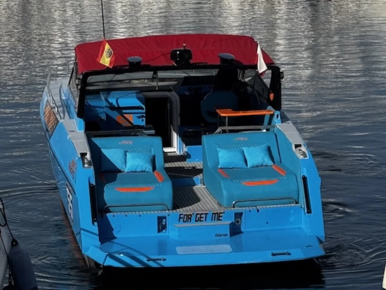 Location Bateau à moteur Ferretti avec permis