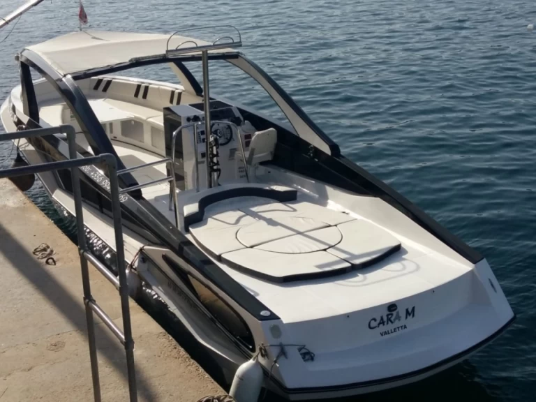 Bateau à moteur à louer à Sliema au meilleur prix
