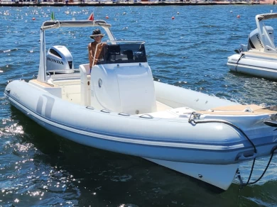 Łódż półsztywna do wynajmu w Marsala w najlepszej cenie