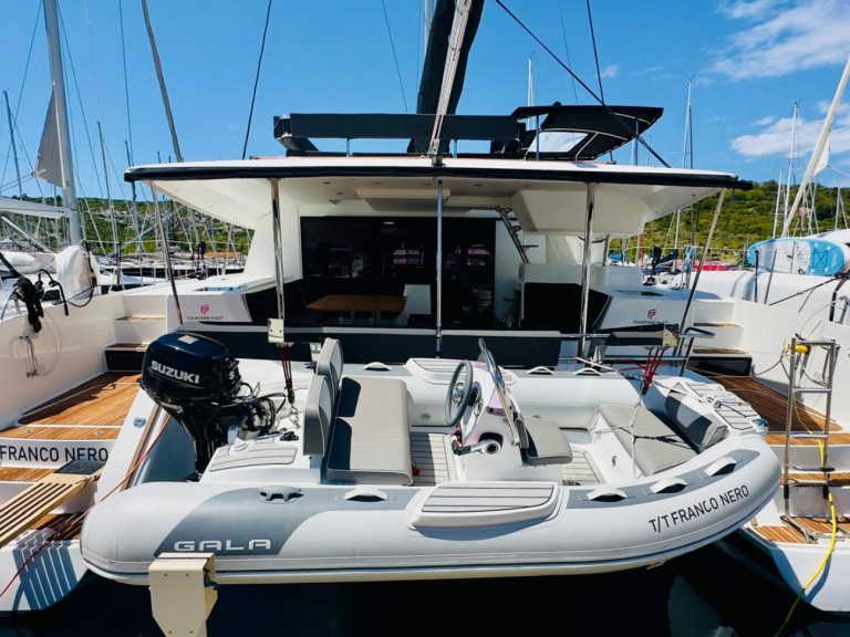 Louez un Fountaine Pajot Saba 50 à Primošten