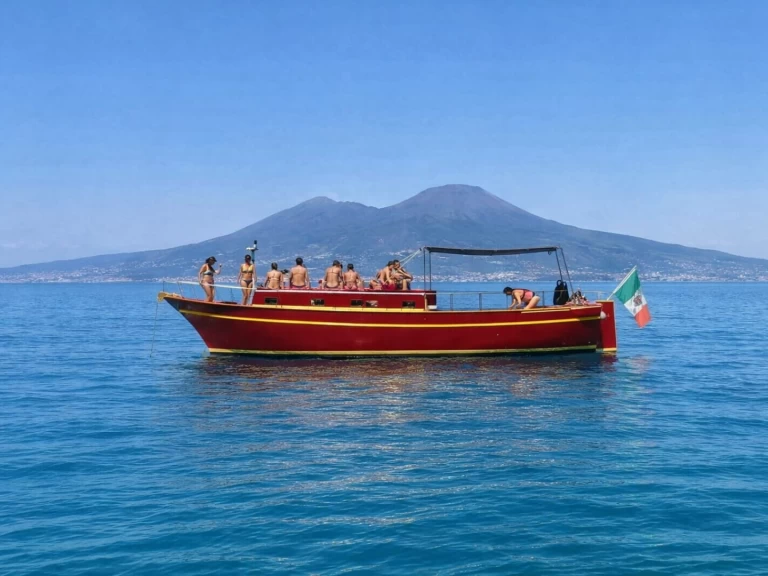 Bateau à moteur à louer à Porto di Torre del Greco au meilleur prix