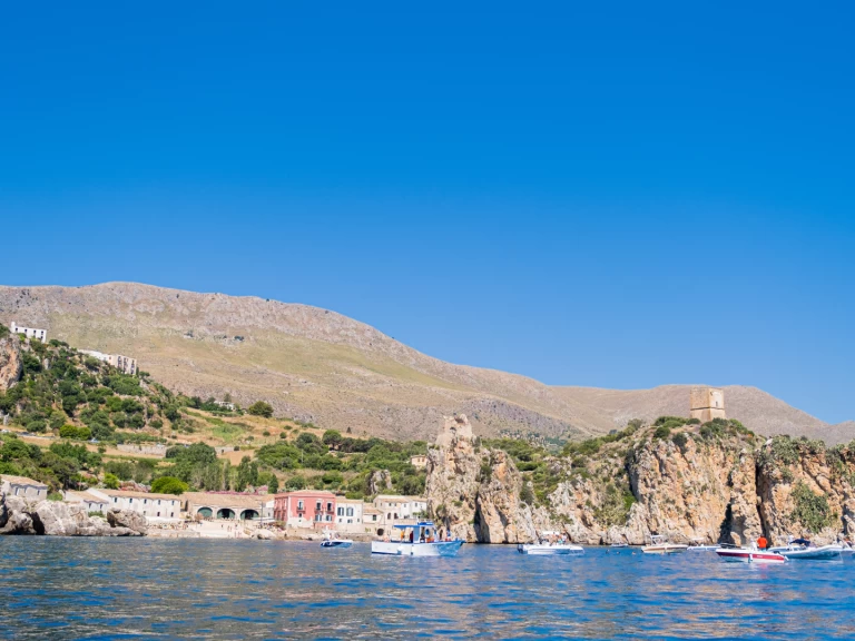 Louer Bateau à moteur avec ou sans skipper bluline cantiere tancredi à Castellammare del Golfo
