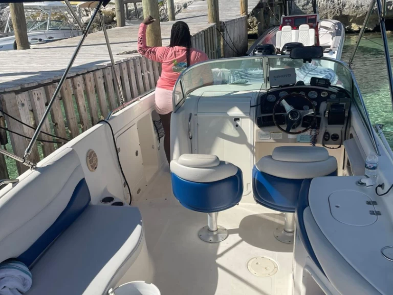 Hurricane deck boat  260 a louer à Nassau