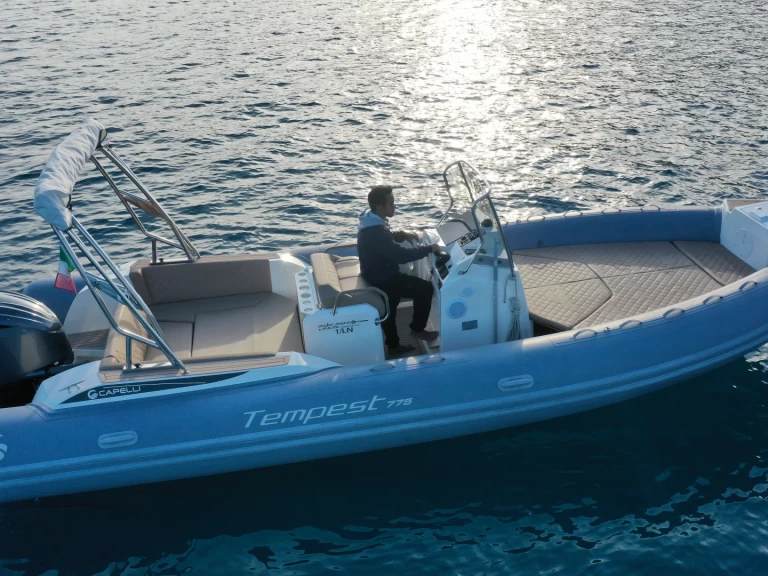 Location Semi-rigide Capelli avec permis