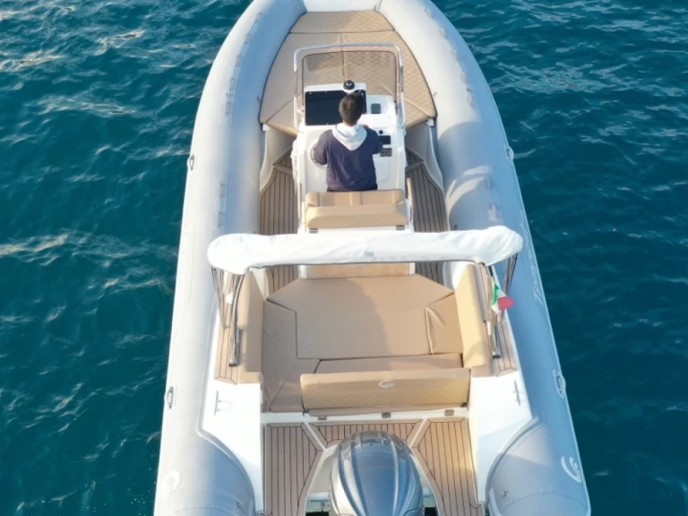 Louer Semi-rigide avec ou sans skipper Capelli à Santa Margherita Ligure