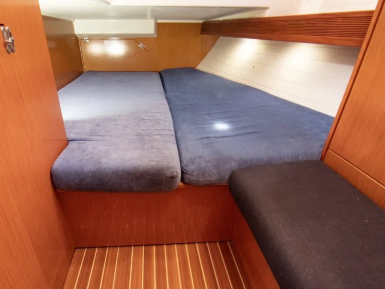 Louez un Bavaria Bavaria 40 à Nikiána