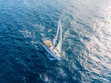 Hire Sailboat Jeanneau with a boat licence