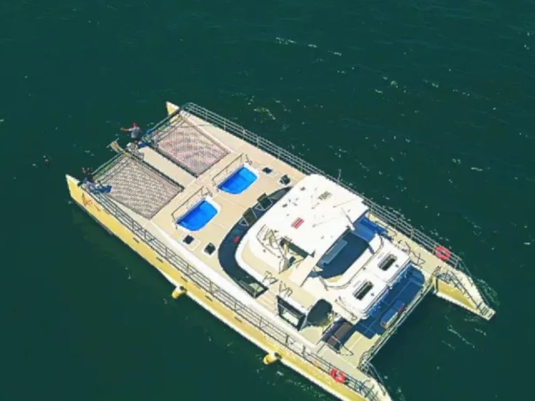 Louez un Twin Cat Twin Cat 73FT à Puntarenas