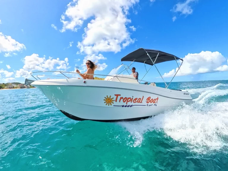 Louer Bateau à moteur avec ou sans skipper Pacific Craft à Marigot