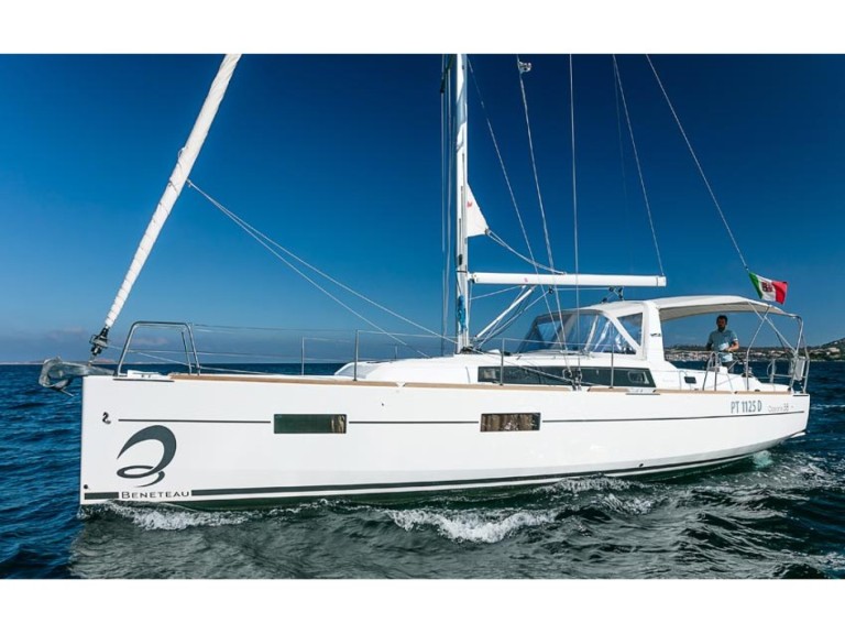 Location bateau Bénéteau Oceanis 38 à Olbia sur Samboat