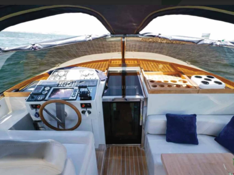 Location Bateau à moteur XL MARINE 51 avec permis