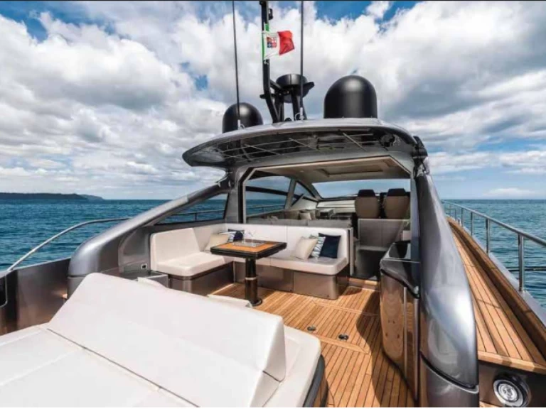 Location Bateau à moteur Pershing avec permis