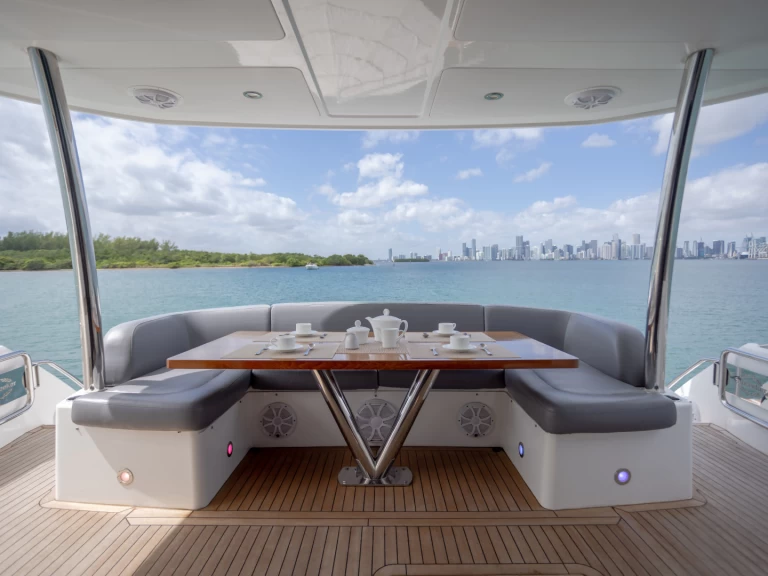 Location Yacht Sunseeker avec permis