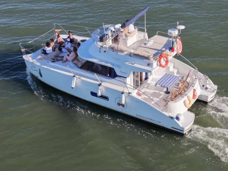 Louer Bateau à moteur avec ou sans skipper Fountaine Pajot à Lisbonne