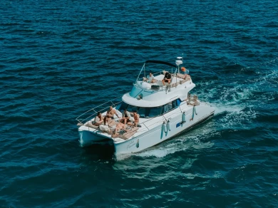 Hire a Fountaine Pajot Highland 35 Lisbonne