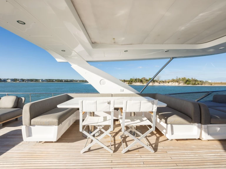 Location Yacht Azimut avec permis
