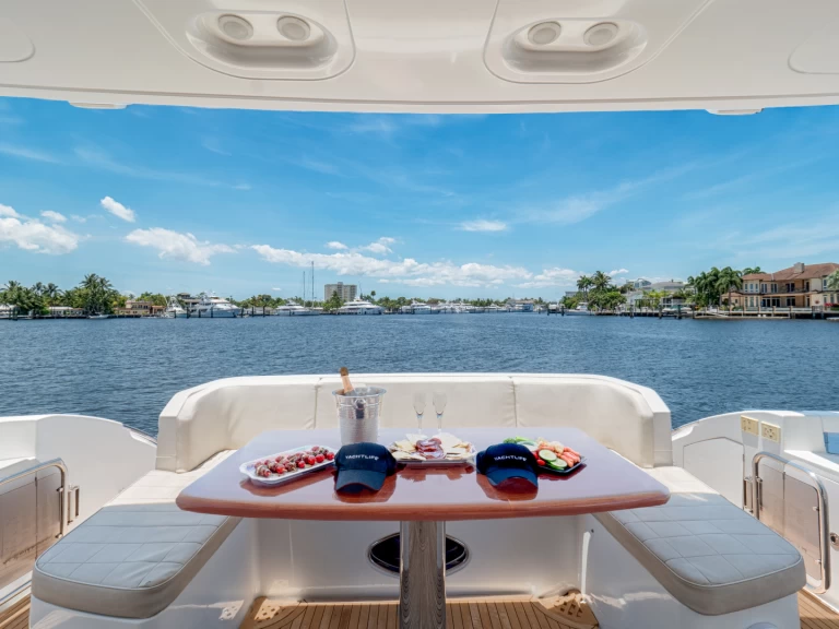 Azimut 64 Flybridge a louer à Fort Lauderdale