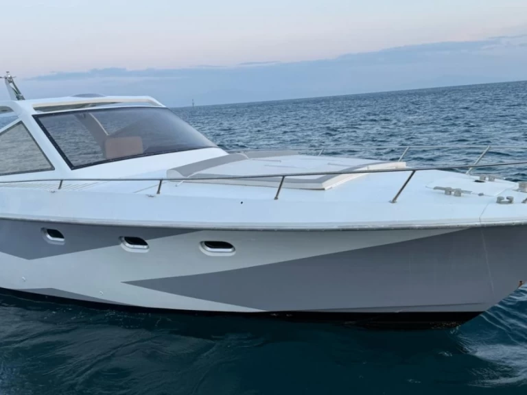 Location à Salerne - Ferretti Altura 39 sur SamBoat