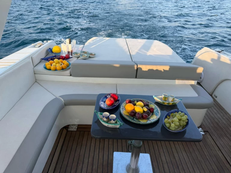 Location Bateau à moteur à Salerne - Ferretti Altura 39