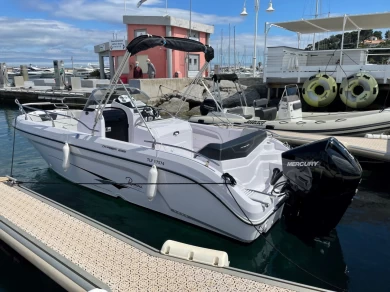 Hire a Ranieri Voyager 23 s Cavalaire-sur-Mer