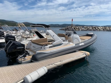 RIB hire in Cavalaire-sur-Mer - Joker Boat Clubman 30