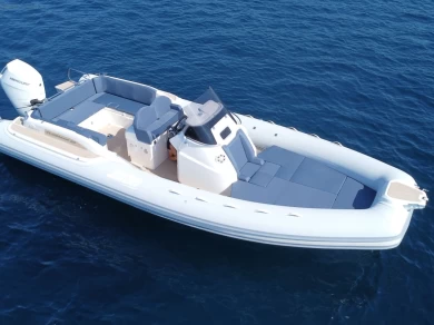 Joker Boat JOKER 28 między profesjonalistami a osobami prywatnymi w Cavalaire-sur-Mer