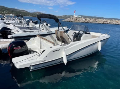 Yacht hire Cavalaire-sur-Mer cheap Quicksilver 675 Activ Open