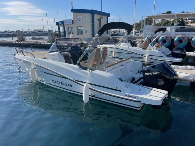 Location bateau Cavalaire-sur-Mer pas cher Activ 675 Sundeck