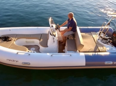 Noleggio Gommone a Combrit – Zodiac Medline 650