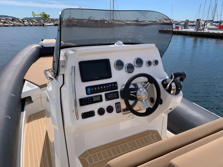 Location bateau Cavalaire-sur-Mer pas cher Clubman 30